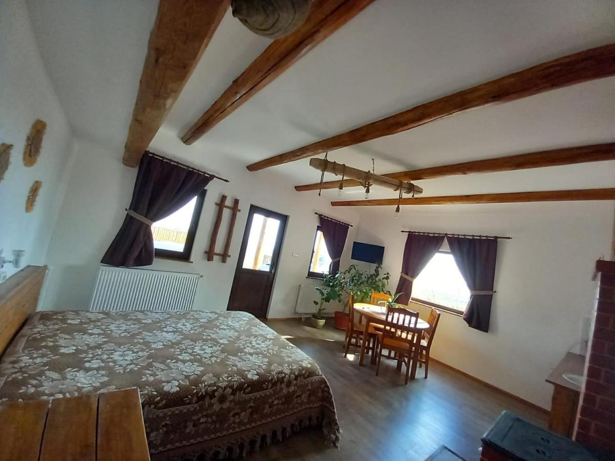 Casuta Din Deal 티르구 네암트 외부 사진